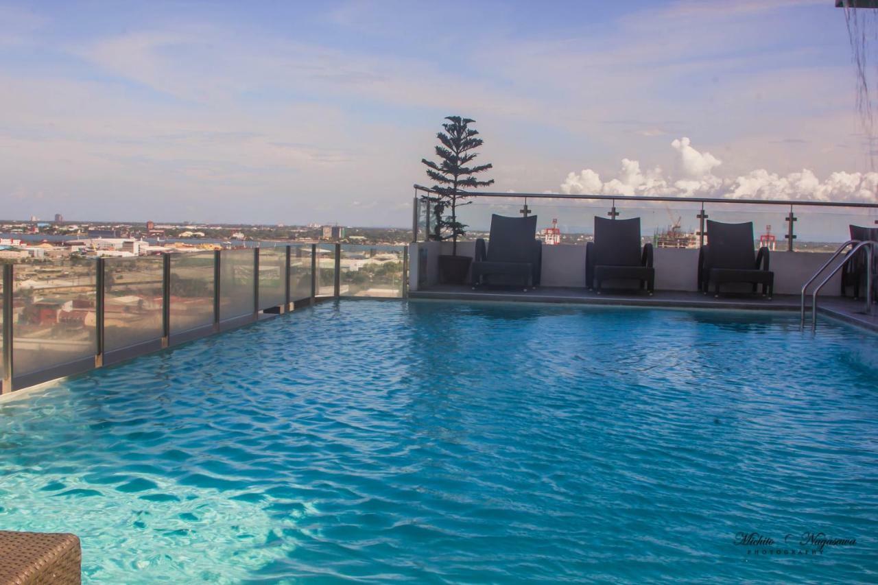 Mabolo Garden Flat A1 Rooftop Pool Near Ayala Mall Apartment Cebu Bagian luar foto